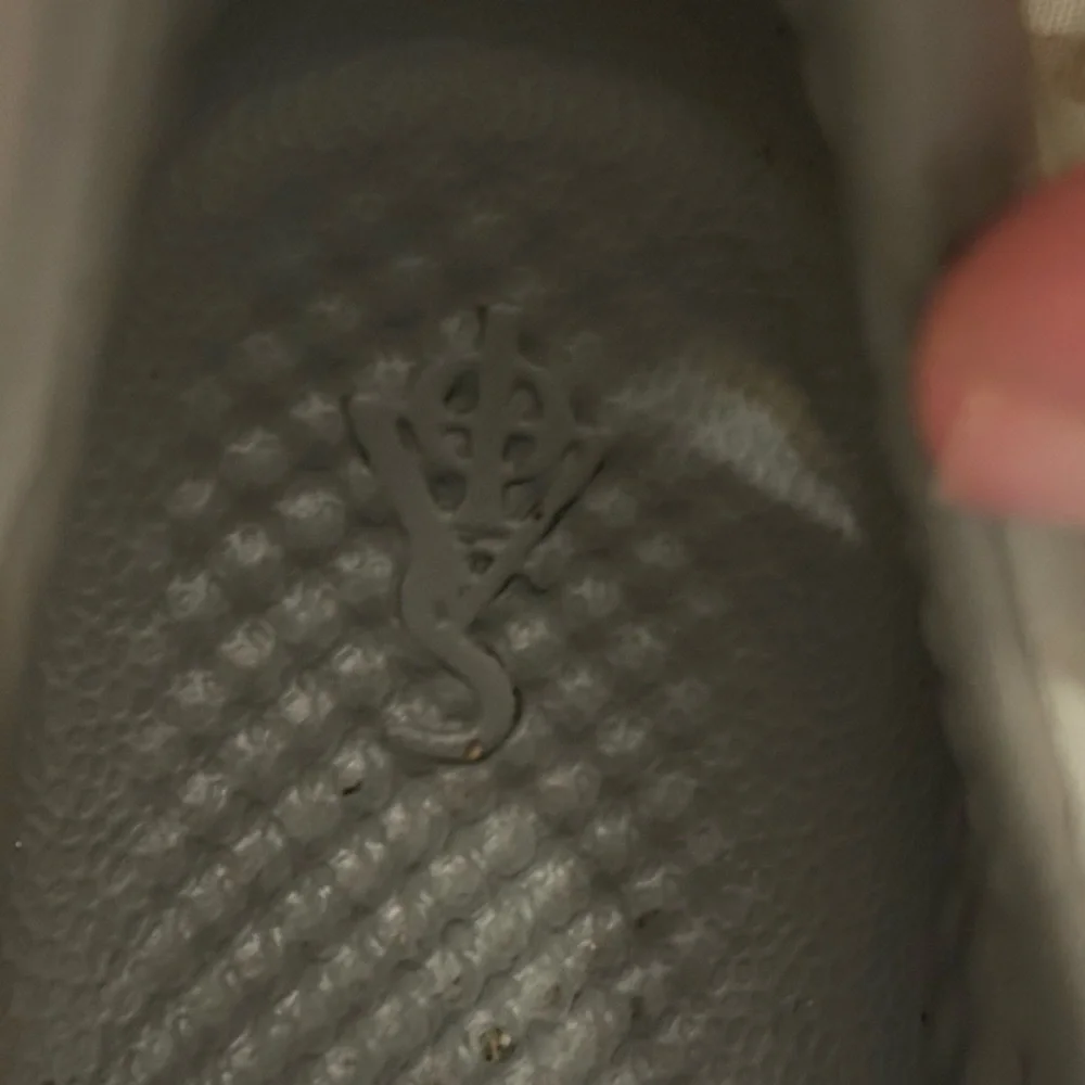 SIA (SOMEWHERE IN AMERICA)  SLIP ON SHOES  SIZE 9/10 C